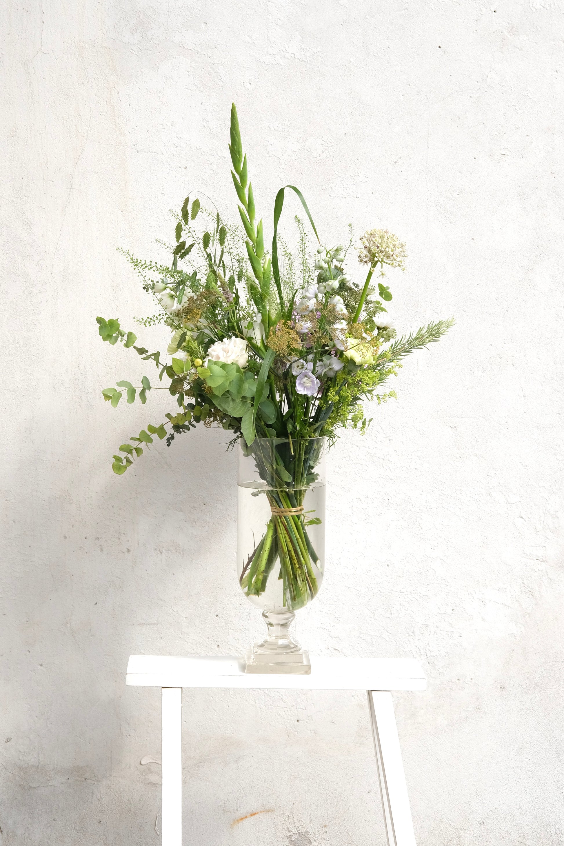 Eksklusiv stor blomsterbuket – håndbundet med vilde blomster